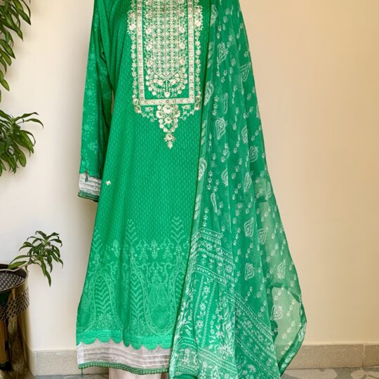 Green Zinnia - Embroidered
Three Piece