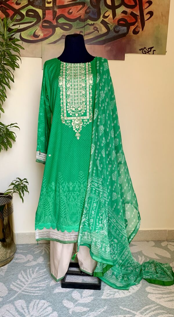 Green Zinnia - Embroidered
Three Piece